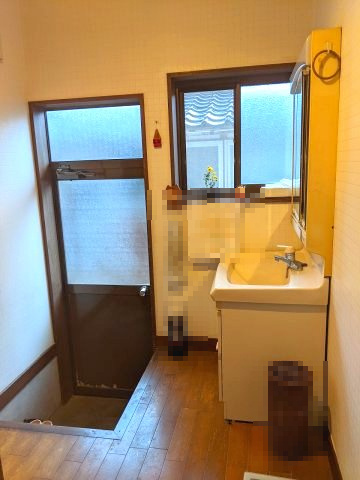 大山町加茂中古戸建の洗面所