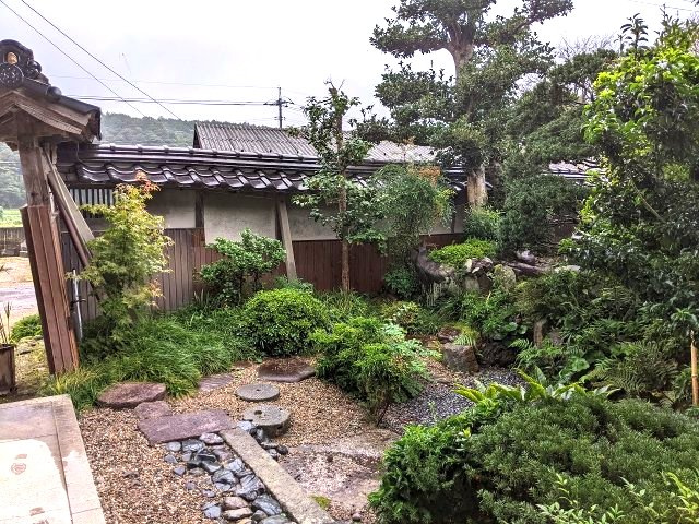 大山町加茂中古戸建の庭