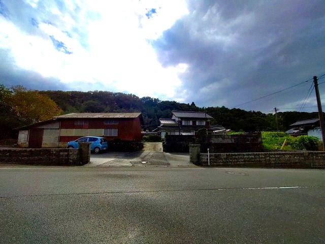 大山町加茂中古戸建の外観|自然豊かな立地となっており
田舎暮らしにどうでしょうか？
