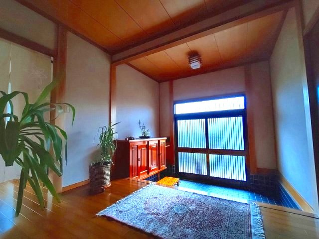 大山町加茂中古戸建の玄関|毎日通る玄関はこちらです。
綺麗に使用されております〇