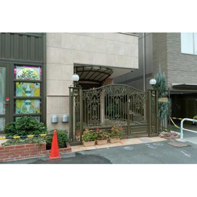 マージュ市谷柳町のエントランス