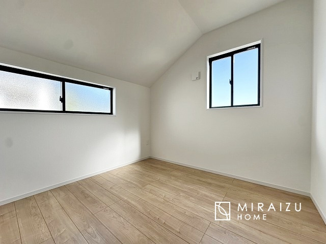 【洋室】 | 暮らしやすさを考えたプランで快適な現地ロケーションを実現。安らぎに満たされる、ゆとりのある日々を過ごせます♪