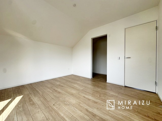 【洋室】 | 平日・休日問わず、いつでもご見学が出来ます♪☆実際に見て、触れて感じる安心のお住まい探しを体験して下さい♪☆物件情報だけでなく、地域の特色などなどエリア情報もお伝え出来たら嬉しいです♪