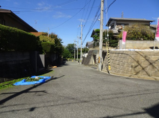 【前面道路含む現地写真】 | 川西市萩原台西2丁目　建築条件無土地