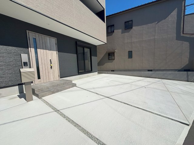 明石市大久保町江井島　新築戸建ての駐車場