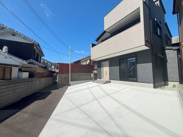 明石市大久保町江井島　新築戸建ての駐車場