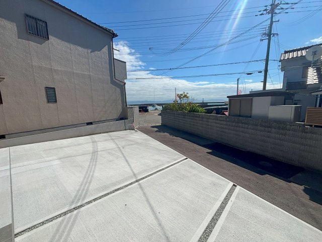 明石市大久保町江井島　新築戸建ての駐車場