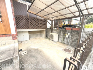 【駐車場】 | 川西市西畦野２丁目中古テラスハウス | カーポート付きです♪大切な自動車を守ってくれます！