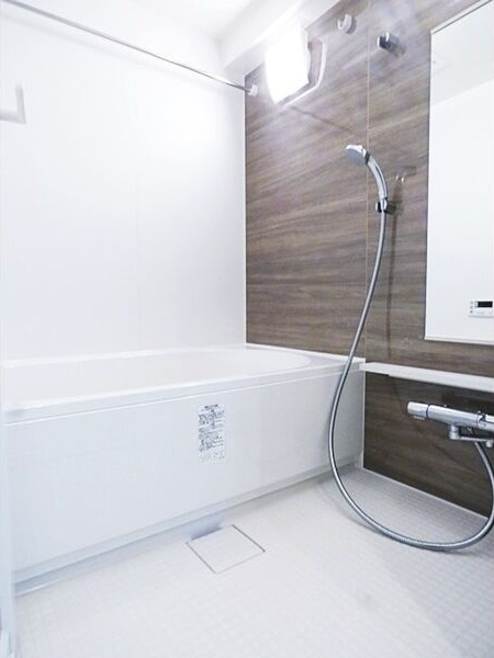 ラトゥール代官町EASTの浴室