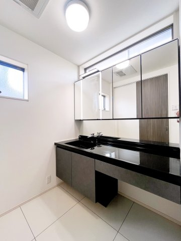 和歌山市新庄　中古戸建の独立洗面台