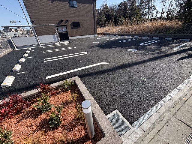 ヒカルサ東岩槻の駐車場