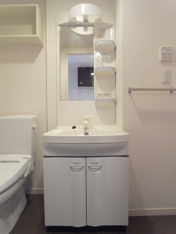 リブリ・JOY MAKUHARIの独立洗面台|脱衣スペースもあります