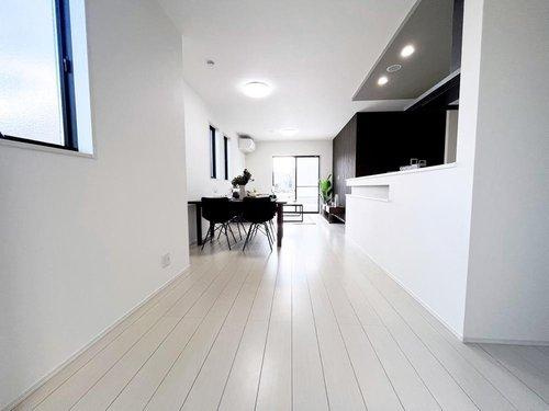 グランフェリディア泉南市新家第２期　１号棟の居間・リビング