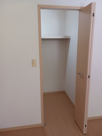 リバーサイド　レジデンス　Ａの収納