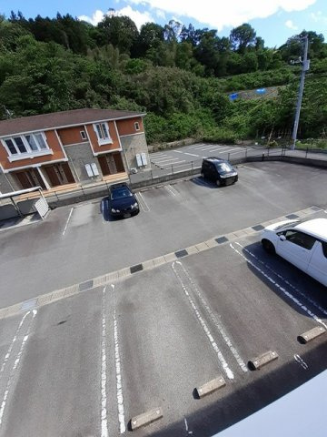 リバーサイド　レジデンス　Ｂの駐車場