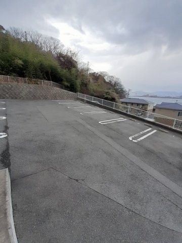 セレーノＢの駐車場