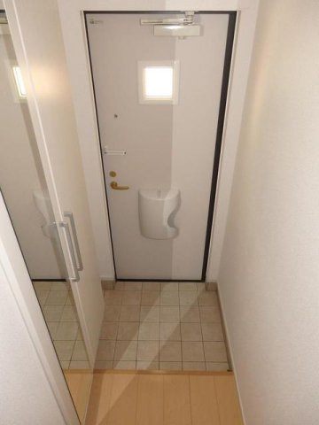 フォーリストクスジⅣの玄関