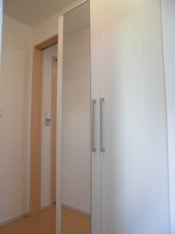 フラン・フジの玄関