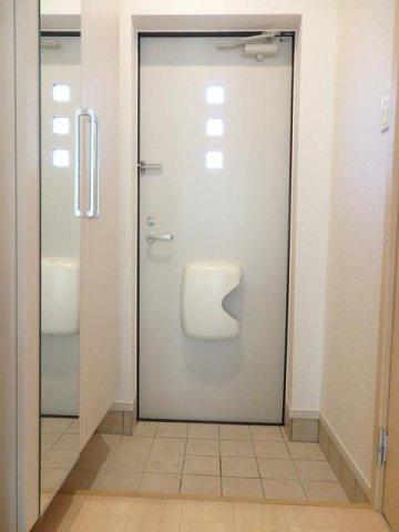 ブランシュールＣの玄関