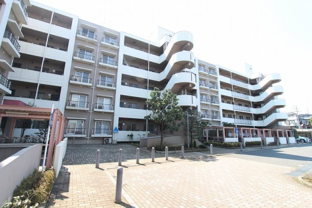 【外観】 | シャレール新座　(丸井志木店) | 新規内装リノベーション済みの分譲マンションです。南西向きの角住戸につき、陽当たり・通風ともに良好。