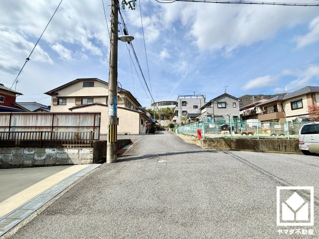 大津市滋賀里１丁目　2期　1号地の前面道路含む現地写真