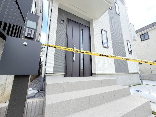 昭島市田中町1丁目全２棟　新築分譲の玄関