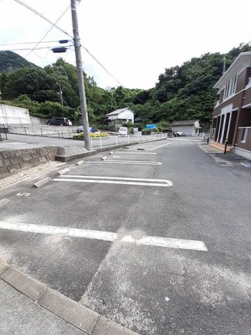 ブランシュールＢの駐車場