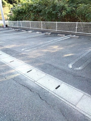 フィオーレＢの駐車場