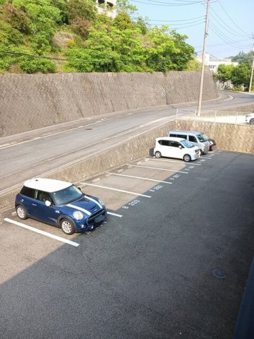 フラワーヒルズ　Ｂの駐車場