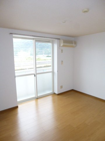 サンパティークメゾン　Ａの居間・リビング