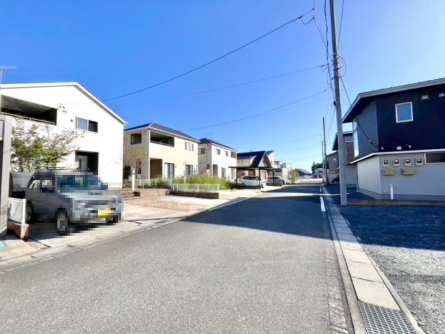 【中古戸建】本庄市早稲田の杜5丁目の前面道路含む現地写真|■外観｜閑静な住宅街で始める新しい暮らし♪開放的な毎日をあなたへ(^^♪