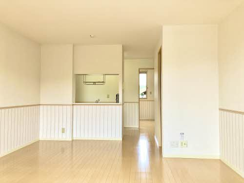 プリムべール城東　弐番館の居間・リビング