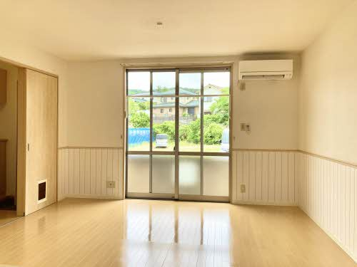 プリムべール城東　弐番館の居間・リビング