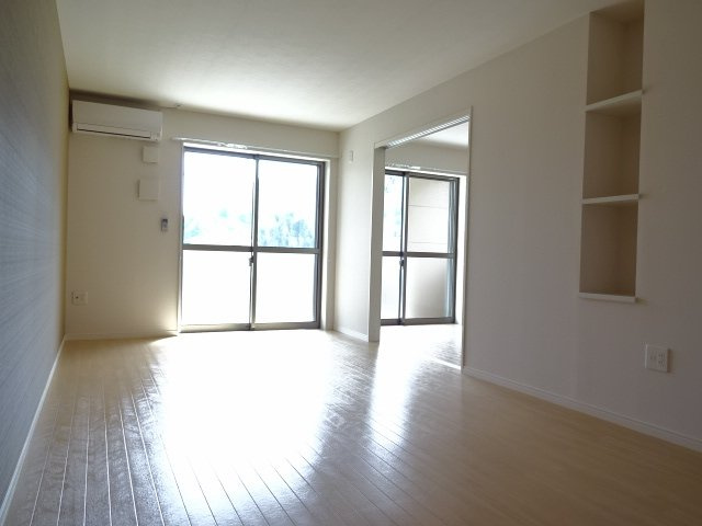 アンプルールの居間・リビング|リビング