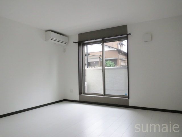 アリエ新小岩の居間・リビング|明るく、静かに過ごせるお部屋です。