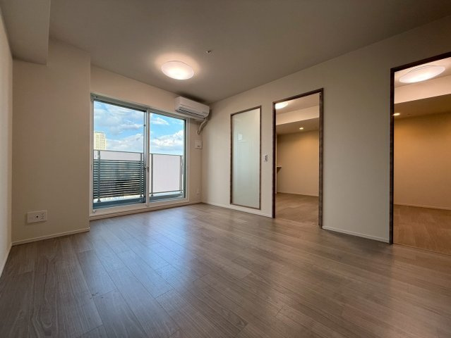 ローレルタワー堺筋本町の居間・リビング