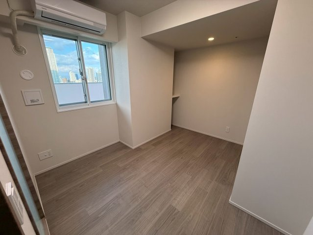 ローレルタワー堺筋本町の洋室