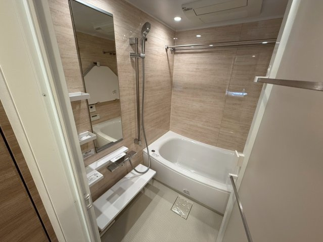 ローレルタワー堺筋本町の浴室