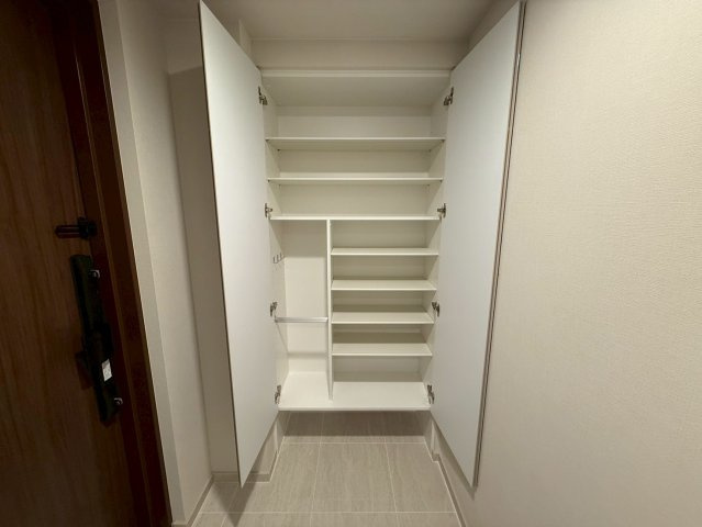 ローレルタワー堺筋本町の収納