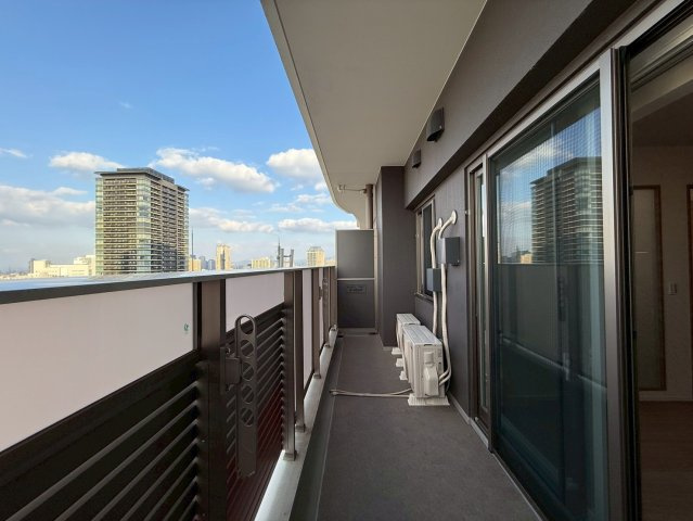 ローレルタワー堺筋本町のバルコニー