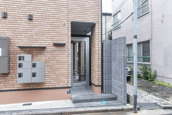 グランクオール赤羽のエントランス