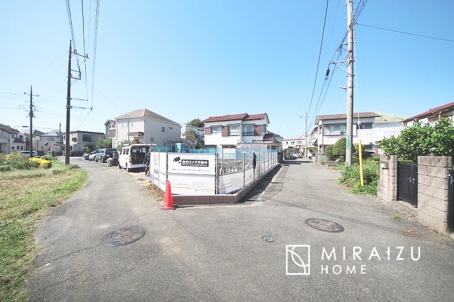 【前面道路含む現地写真】 | 贅沢な暮らしにぴったり設備が魅力♪家事導線の良い水回りで毎日綺麗家事もラクラク♪早朝、夜間問わず現地見学＆周辺環境ご案内致します♪