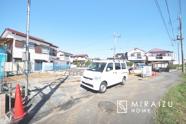 【外観】 | 青く澄み渡った綺麗な空と、陽の光をたっぷりと受ける、そんな新築住宅で新生活をスタートしてみませんか？見学・ご相談等、ミライズホーム(株)までお気軽にご連絡下さい♪