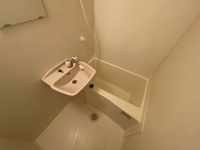 レオパレスグリーンハイツ２号館の浴室|コンパクトで使いやすいお風呂です