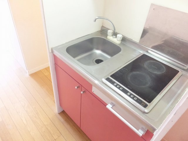 レオパレスおおとりのキッチン|2口コンロのラジエントヒーターです。