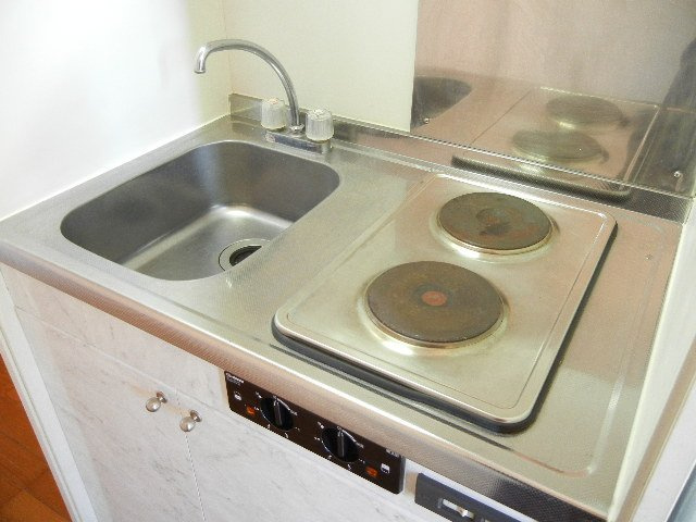 レオパレス北本西のキッチン|コンパクトなキッチンで掃除もラクラク