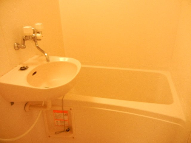 レオパレス北本西の浴室|日々の疲れを癒すお風呂付です