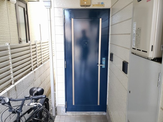 レオパレス春日部第５の玄関|収納もある玄関です