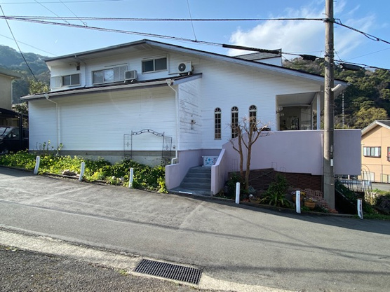 【外観】 | 熱海市下多賀　店舗付住宅 | 前面道路から見た外観