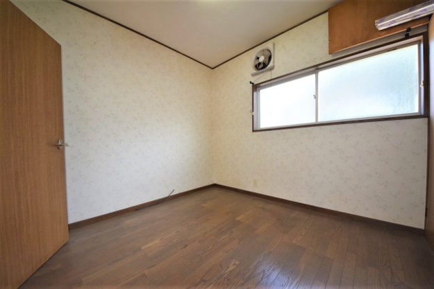 【洋室】 | 熱海市下多賀　店舗付住宅 | 4.5帖の洋室